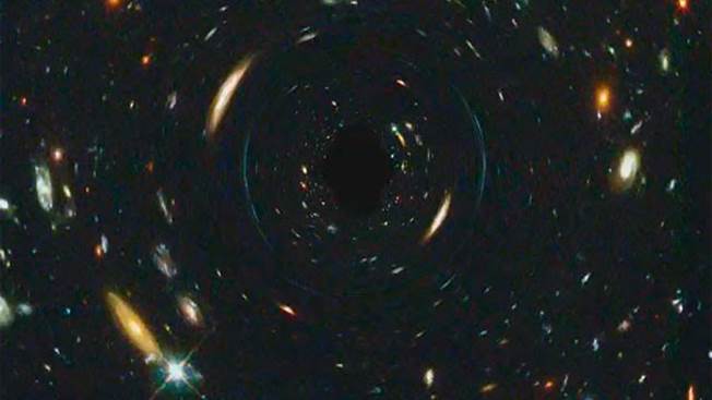 Gravitational Lens passing in front of Hubble Deep Field North ...